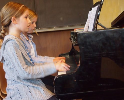 Unterricht für Kinder am Klavier